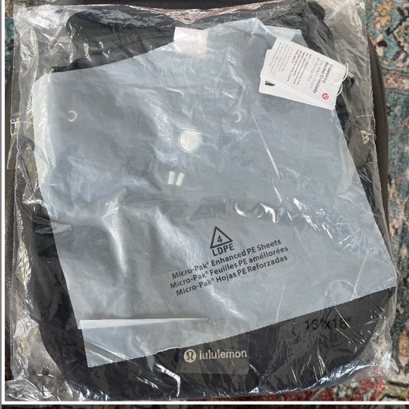 NWT Lululemon Drawstring Bucket Crossbody Bag 5L in packaging - Picture 6 of 7